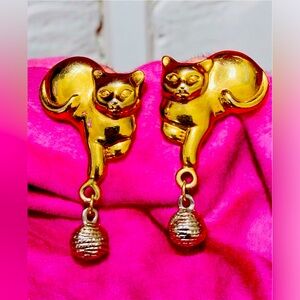 Vintage Avon Playful Gold Cat Dangle Earrings